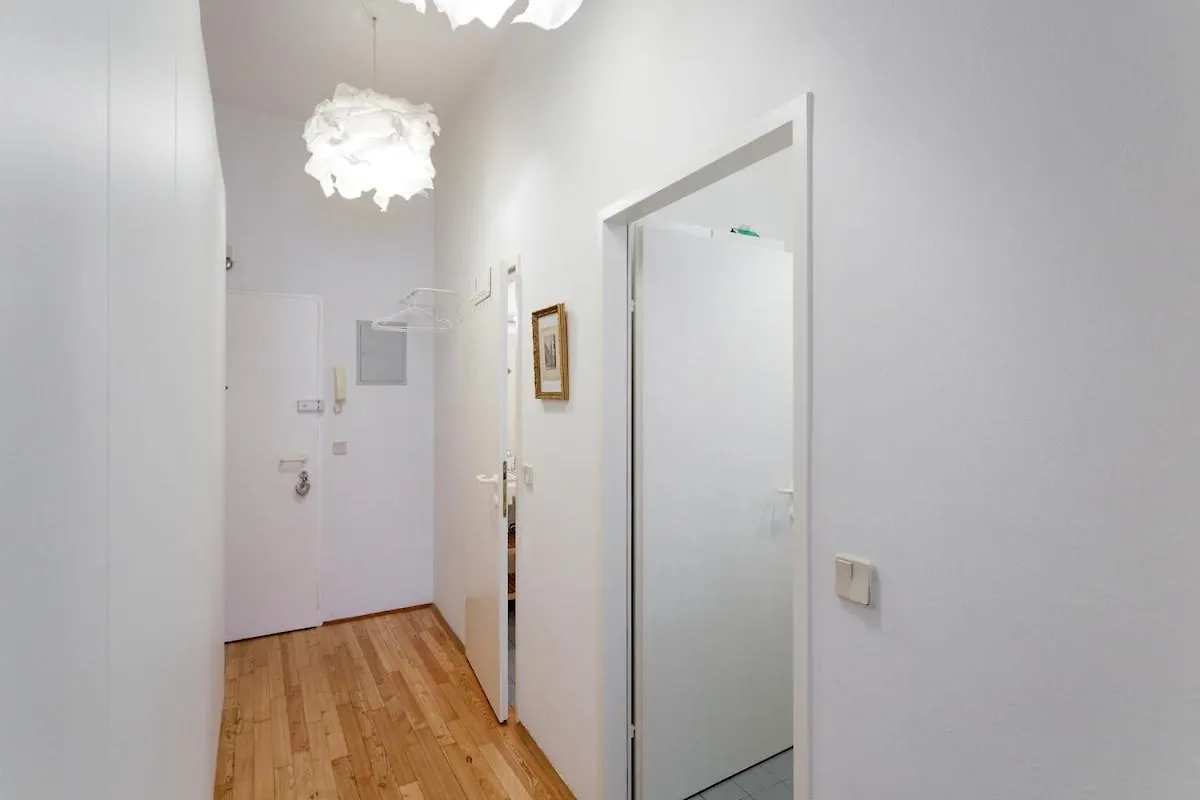 Sehr Zentrales Stadtapartment - Nice Central City Apartment Wien
